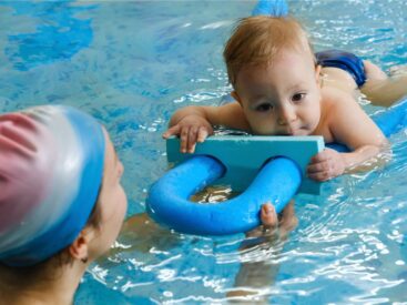 Pływanie niemowląt od kiedy i jak przygotować się Fizjo z Głową Kamil Hernoga