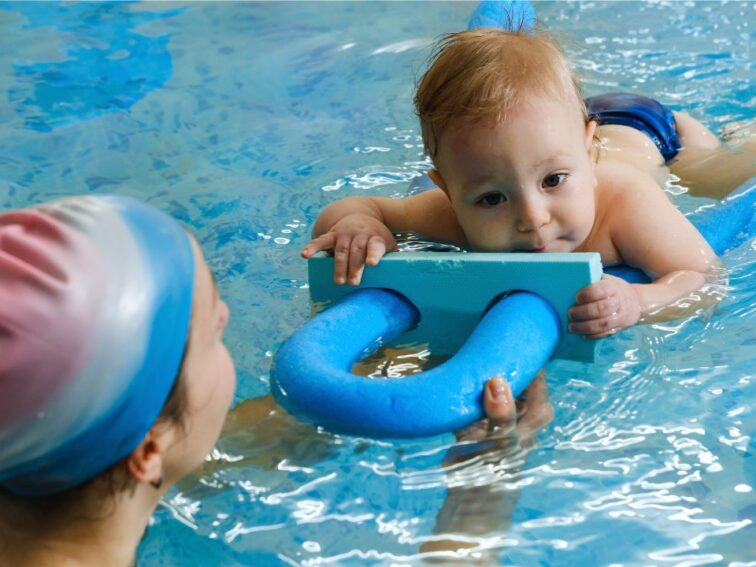 Pływanie niemowląt od kiedy i jak przygotować się Fizjo z Głową Kamil Hernoga