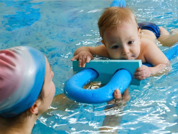 Pływanie niemowląt od kiedy i jak przygotować się Fizjo z Głową Kamil Hernoga