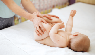 Napięcie mięśniowe u niemowląt - czy coś z nim robić? Fizjo z Głową Kamil Hernoga