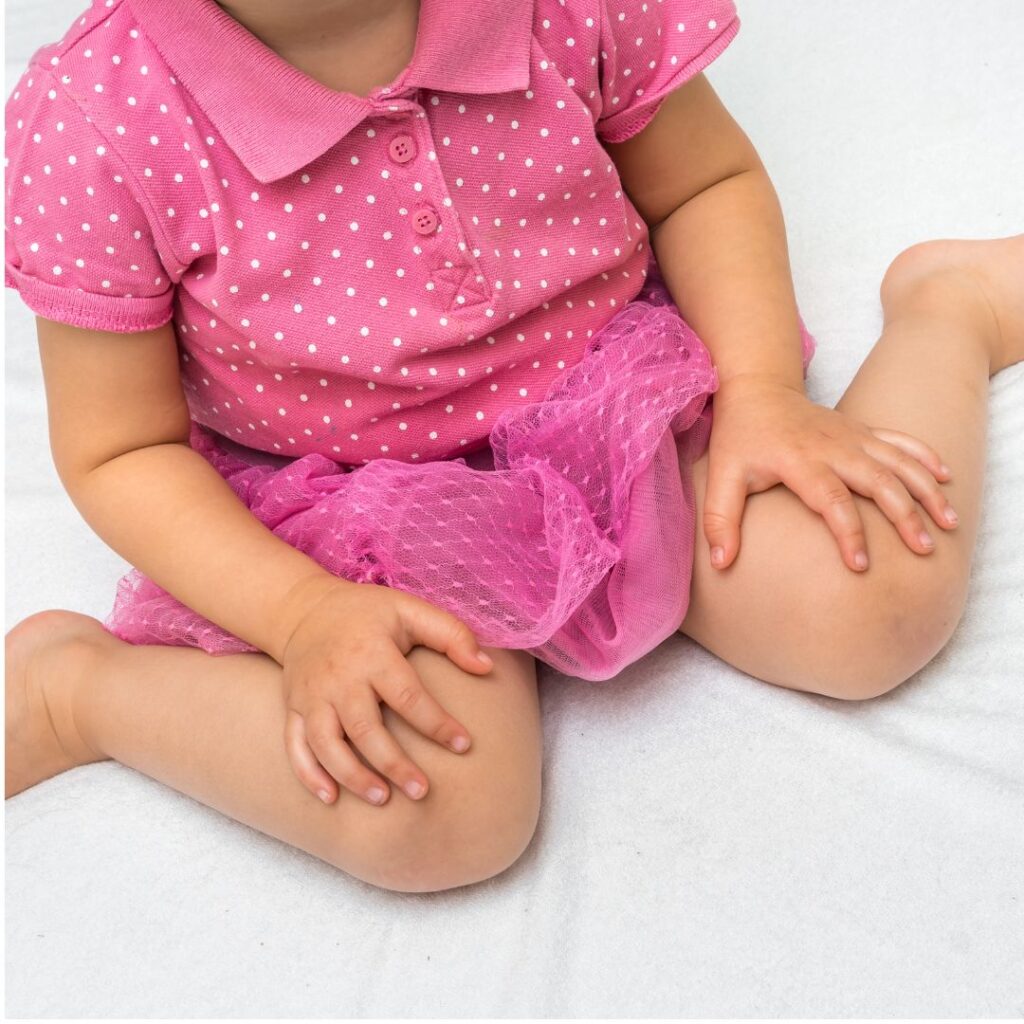 Siad w literkę W; chód gołębi. Zaburzenia chodu u dzieci. Fizjo z Głową